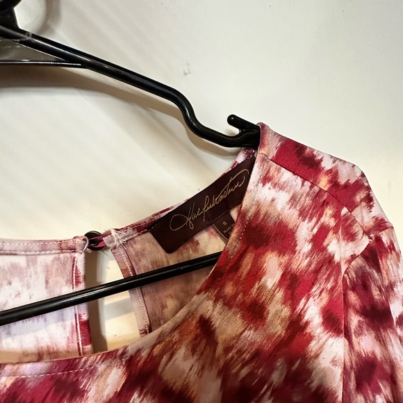 Elegant Red Patterned Dress - Picture 2 of 2